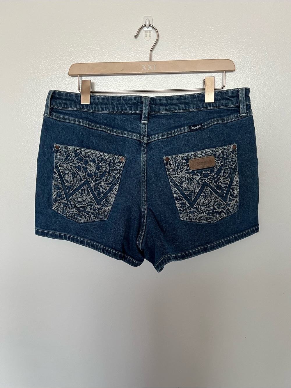 Wrangler Retro Mid Rise Embroidered Denim Shorts Sz 32